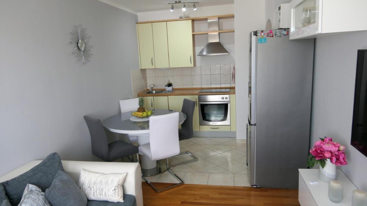 Апартаменти Apartman *Sanja* Оміш Екстер'єр фото