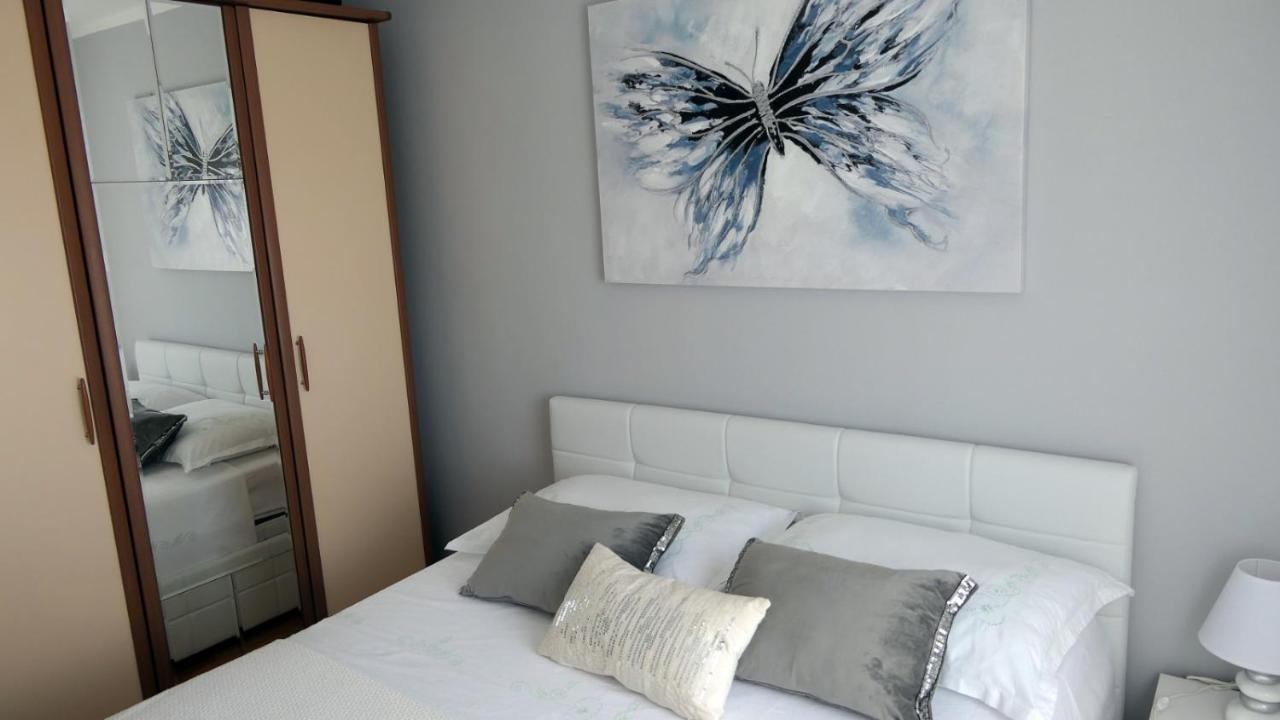 Апартаменти Apartman *Sanja* Оміш Екстер'єр фото