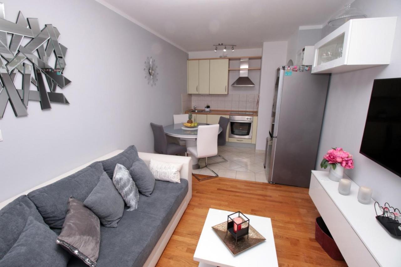 Апартаменти Apartman *Sanja* Оміш Екстер'єр фото