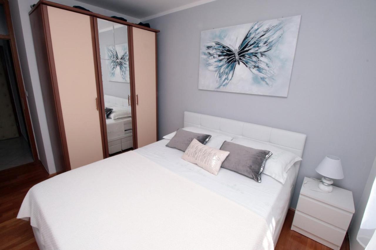 Апартаменти Apartman *Sanja* Оміш Екстер'єр фото