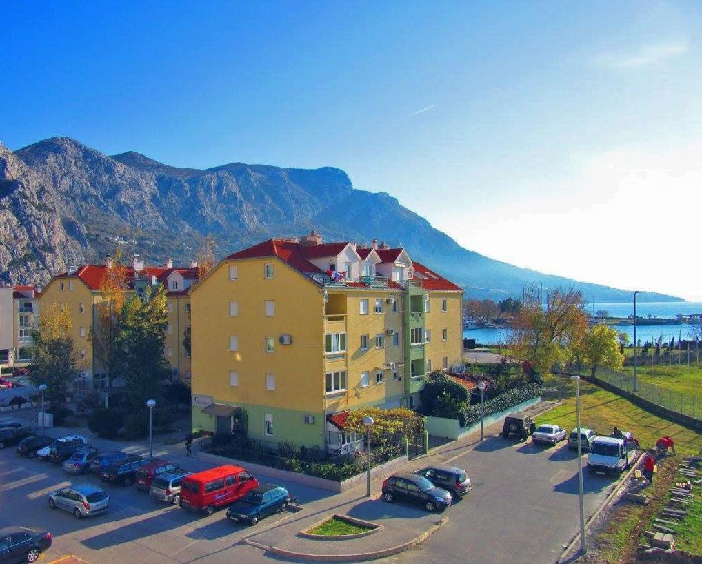 Апартаменти Apartman *Sanja* Оміш Екстер'єр фото